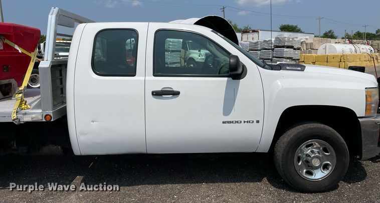 image for item DS8797 2008 Chevrolet 2500HD  Ext. Cab flatbed pickup truck