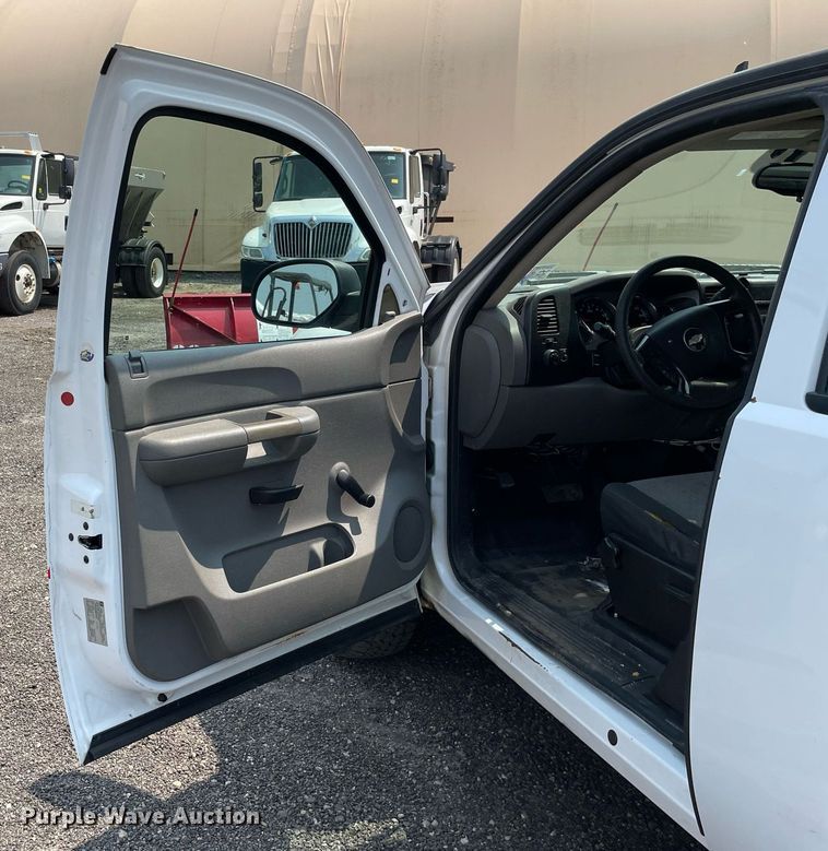 image for item DS8797 2008 Chevrolet 2500HD  Ext. Cab flatbed pickup truck