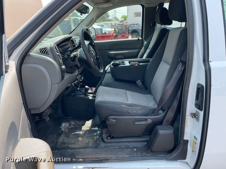 image for item DS8797 2008 Chevrolet 2500HD  Ext. Cab flatbed pickup truck