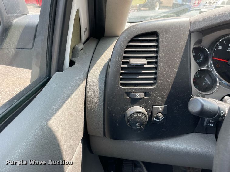 image for item DS8797 2008 Chevrolet 2500HD  Ext. Cab flatbed pickup truck