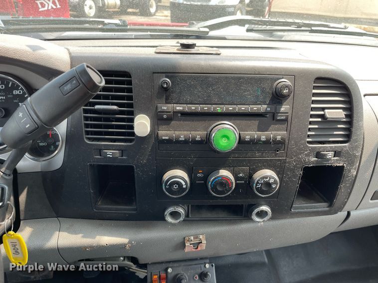 image for item DS8797 2008 Chevrolet 2500HD  Ext. Cab flatbed pickup truck