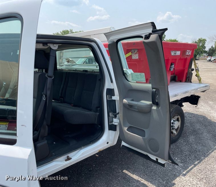 image for item DS8797 2008 Chevrolet 2500HD  Ext. Cab flatbed pickup truck