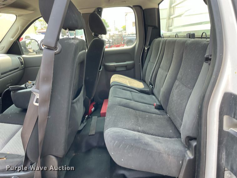 image for item DS8797 2008 Chevrolet 2500HD  Ext. Cab flatbed pickup truck