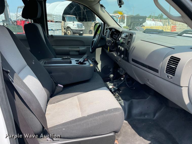 image for item DS8797 2008 Chevrolet 2500HD  Ext. Cab flatbed pickup truck