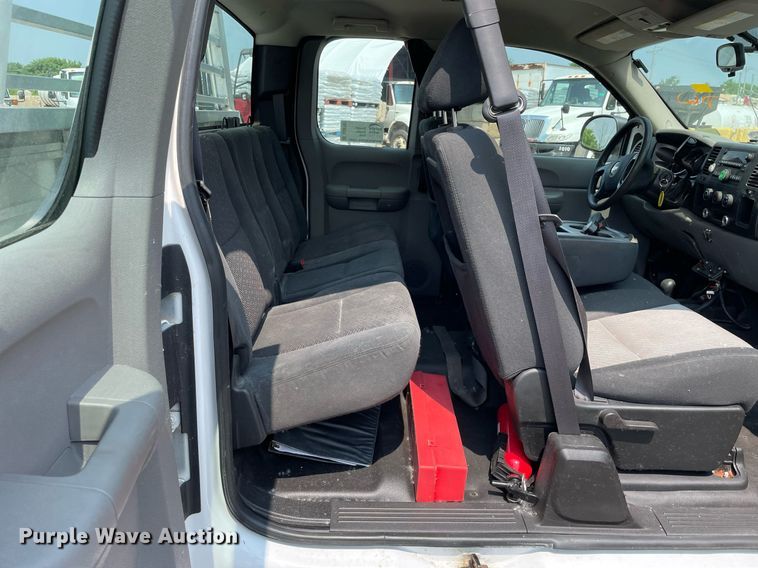 image for item DS8797 2008 Chevrolet 2500HD  Ext. Cab flatbed pickup truck