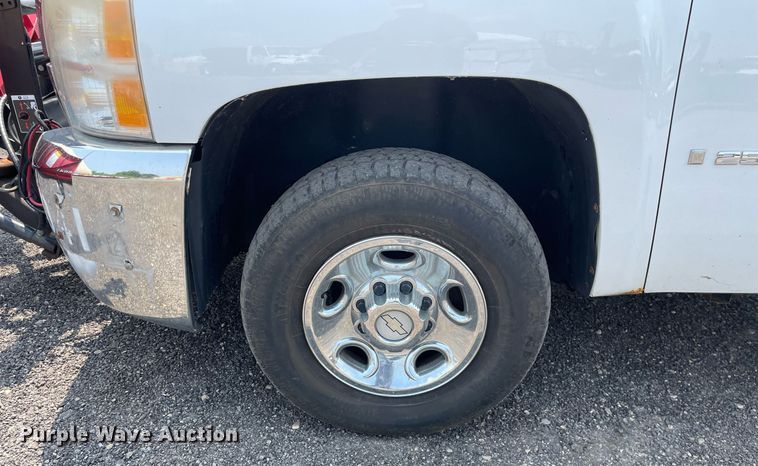 image for item DS8797 2008 Chevrolet 2500HD  Ext. Cab flatbed pickup truck