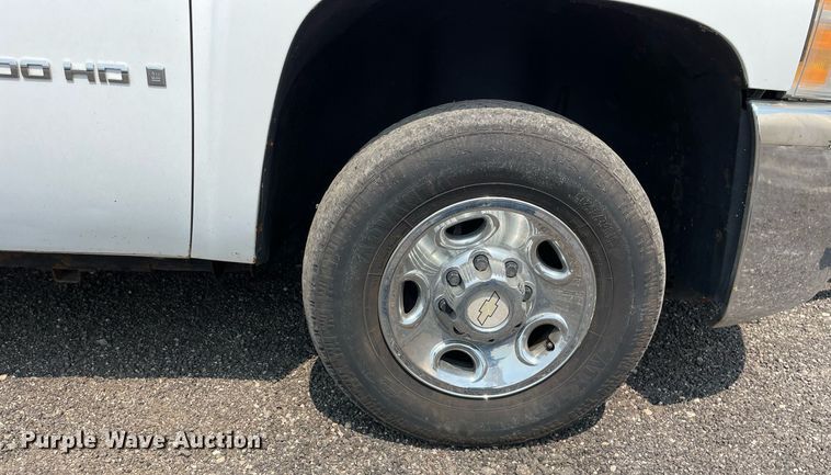 image for item DS8797 2008 Chevrolet 2500HD  Ext. Cab flatbed pickup truck