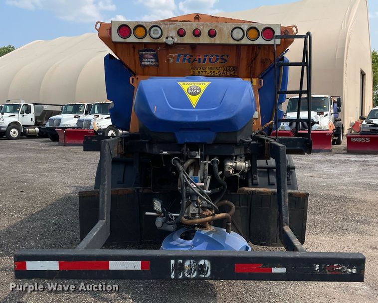 image for item DS8798 2005 International 4300  spreader truck