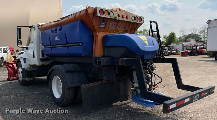 image for item DS8798 2005 International 4300  spreader truck