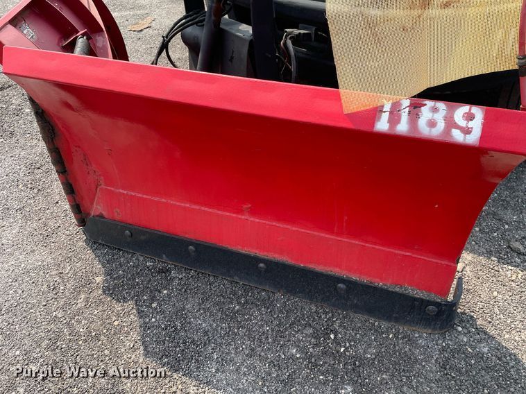 image for item DS8798 2005 International 4300  spreader truck