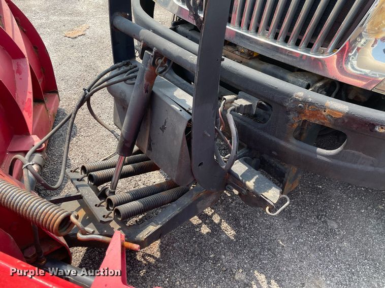 image for item DS8798 2005 International 4300  spreader truck