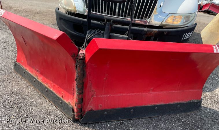 image for item DS8798 2005 International 4300  spreader truck