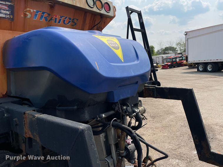 image for item DS8798 2005 International 4300  spreader truck