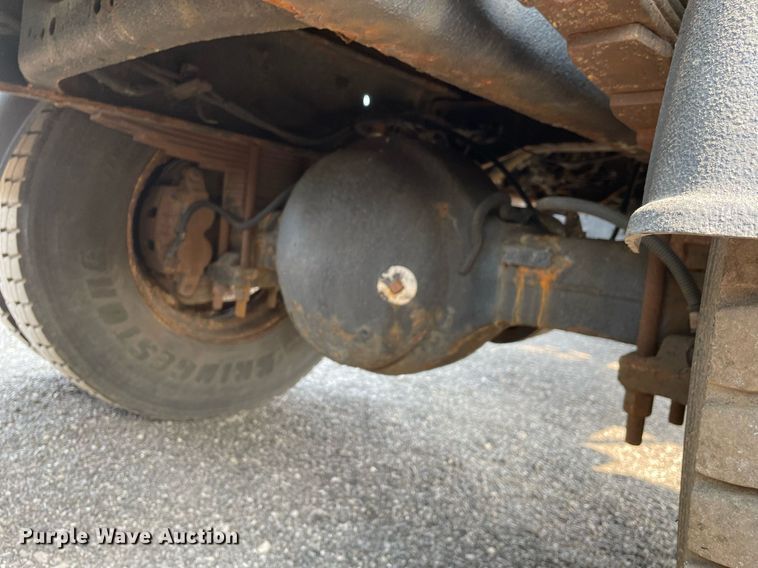 image for item DS8798 2005 International 4300  spreader truck