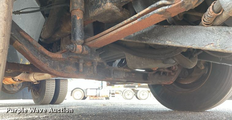 image for item DS8798 2005 International 4300  spreader truck