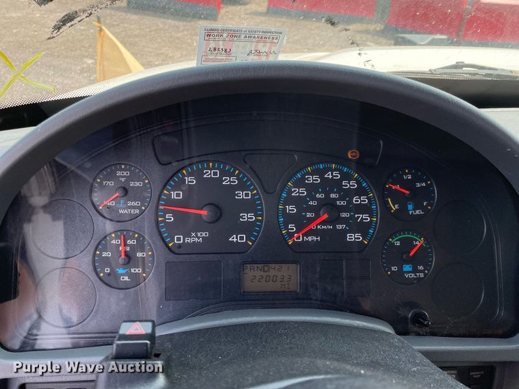 image for item DS8798 2005 International 4300  spreader truck