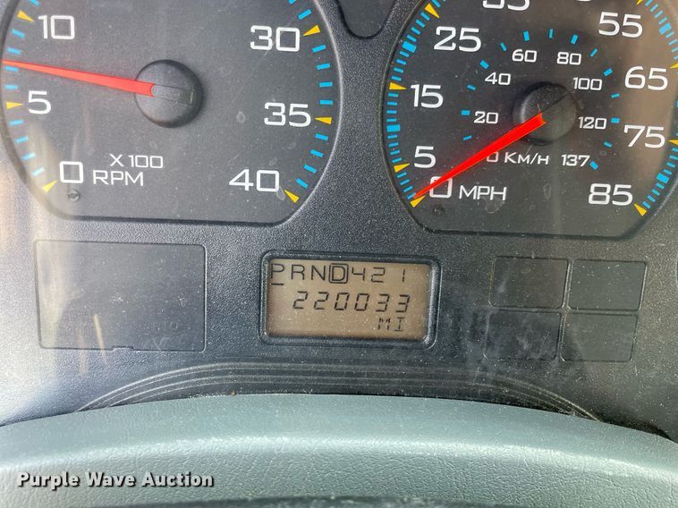 image for item DS8798 2005 International 4300  spreader truck