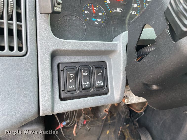 image for item DS8798 2005 International 4300  spreader truck