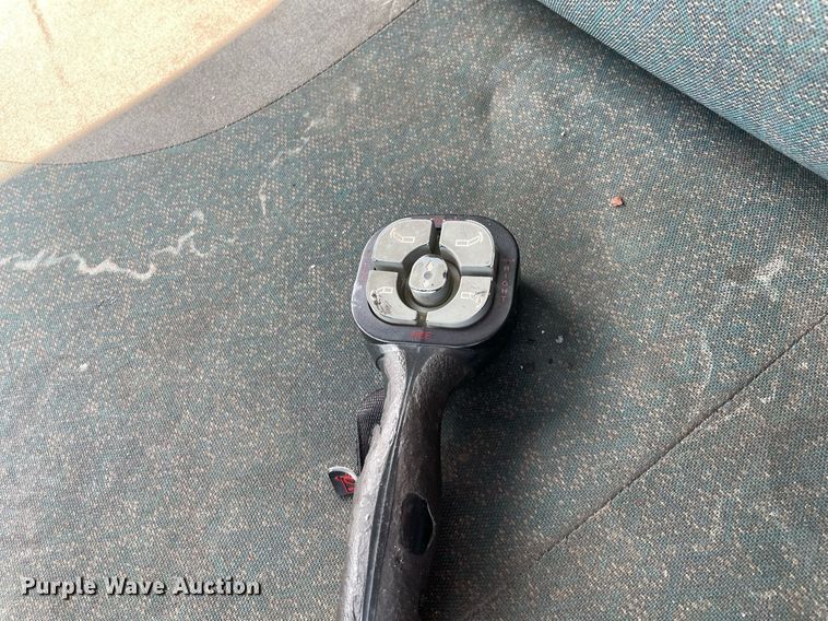 image for item DS8798 2005 International 4300  spreader truck