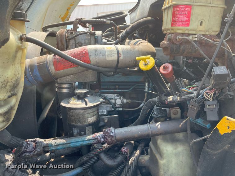 image for item DS8798 2005 International 4300  spreader truck