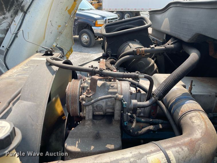 image for item DS8798 2005 International 4300  spreader truck