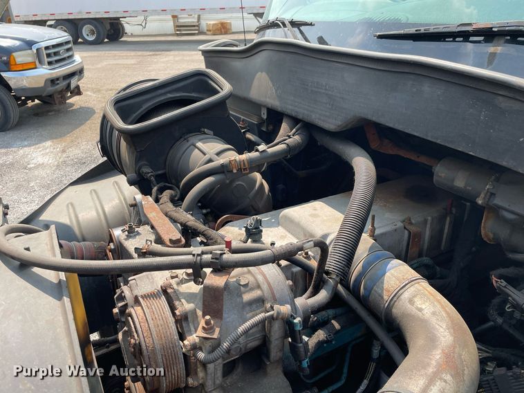 image for item DS8798 2005 International 4300  spreader truck