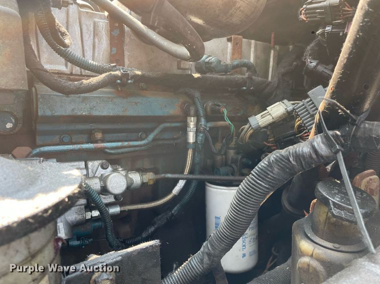 image for item DS8798 2005 International 4300  spreader truck