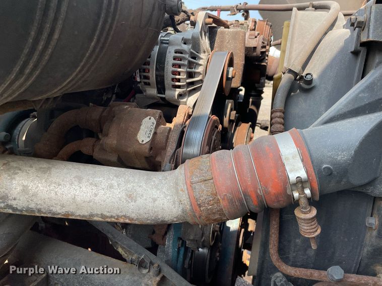 image for item DS8798 2005 International 4300  spreader truck