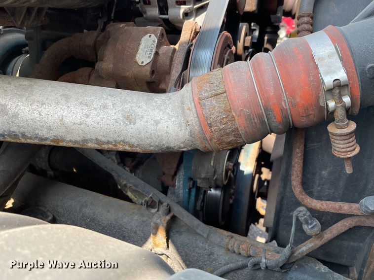 image for item DS8798 2005 International 4300  spreader truck