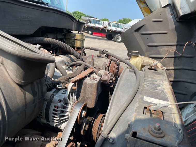 image for item DS8798 2005 International 4300  spreader truck