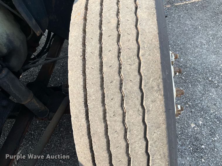 image for item DS8798 2005 International 4300  spreader truck