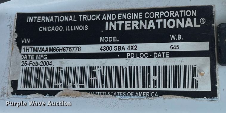 image for item DS8798 2005 International 4300  spreader truck