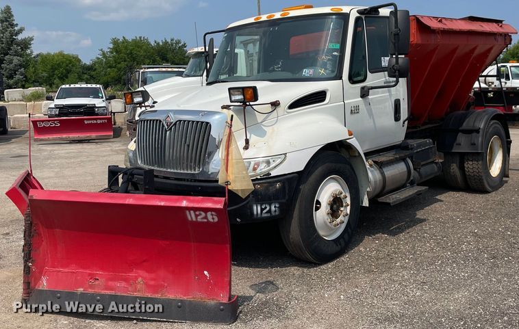 image for item DS8799 2006 International 4300  spreader truck