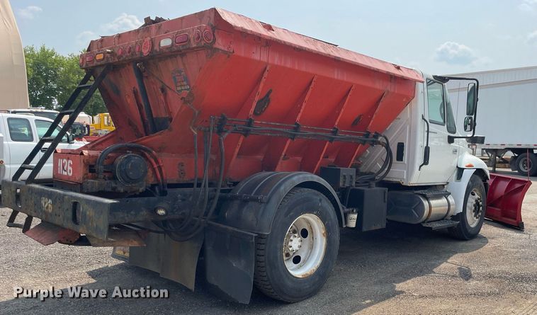 image for item DS8799 2006 International 4300  spreader truck