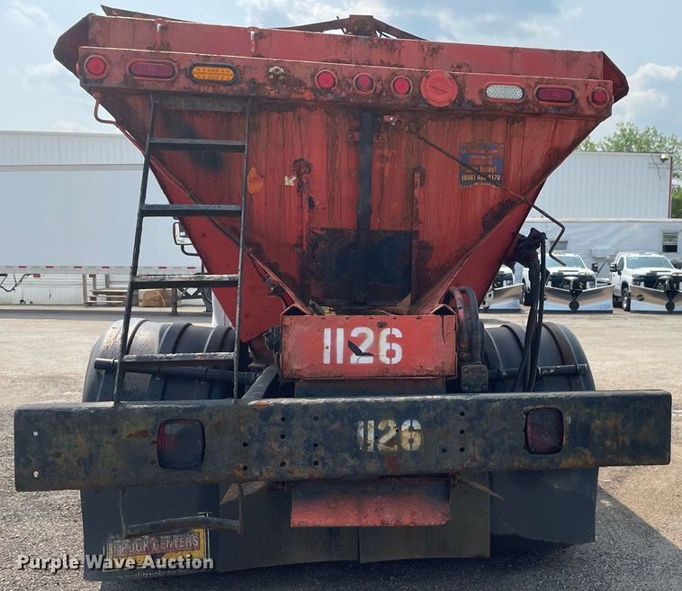image for item DS8799 2006 International 4300  spreader truck