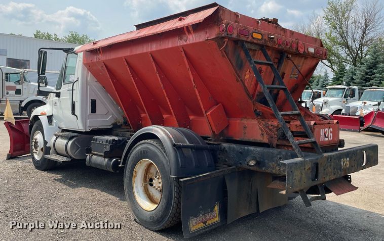 image for item DS8799 2006 International 4300  spreader truck