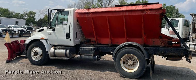 image for item DS8799 2006 International 4300  spreader truck