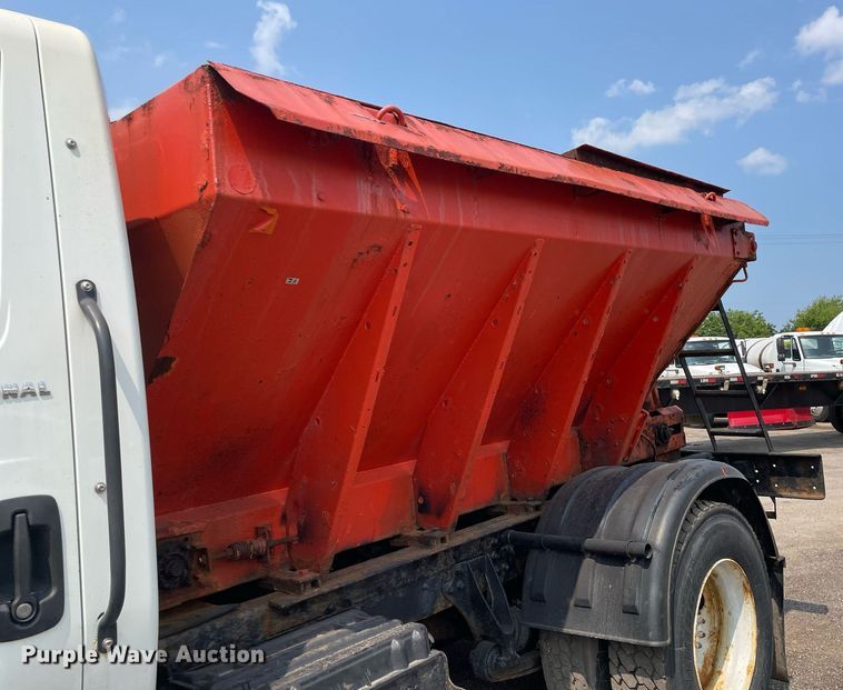 image for item DS8799 2006 International 4300  spreader truck