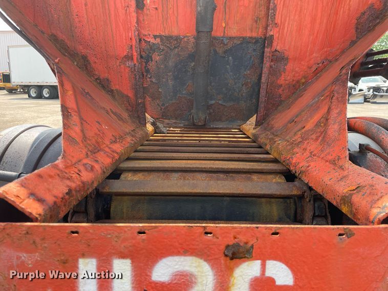 image for item DS8799 2006 International 4300  spreader truck