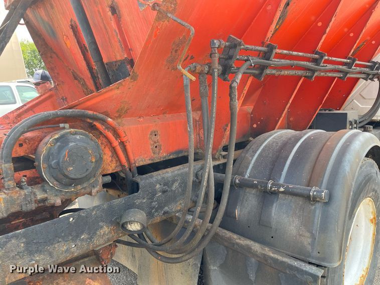 image for item DS8799 2006 International 4300  spreader truck