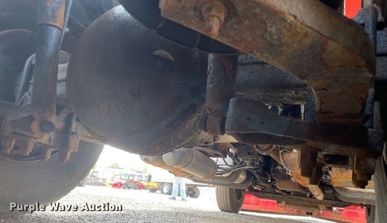 image for item DS8799 2006 International 4300  spreader truck