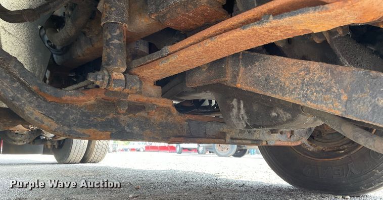 image for item DS8799 2006 International 4300  spreader truck