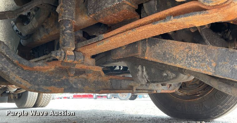 image for item DS8799 2006 International 4300  spreader truck