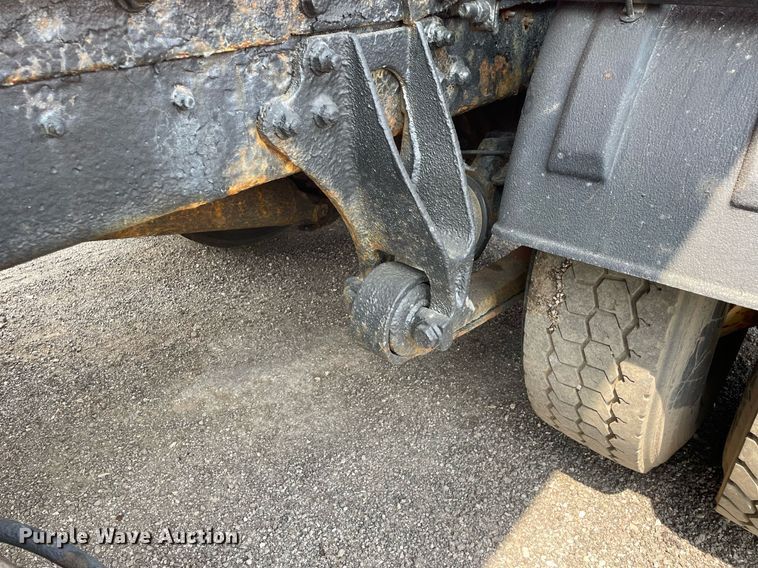 image for item DS8799 2006 International 4300  spreader truck