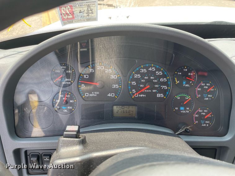 image for item DS8799 2006 International 4300  spreader truck