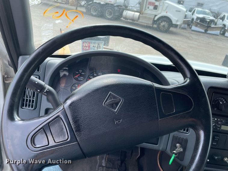 image for item DS8799 2006 International 4300  spreader truck