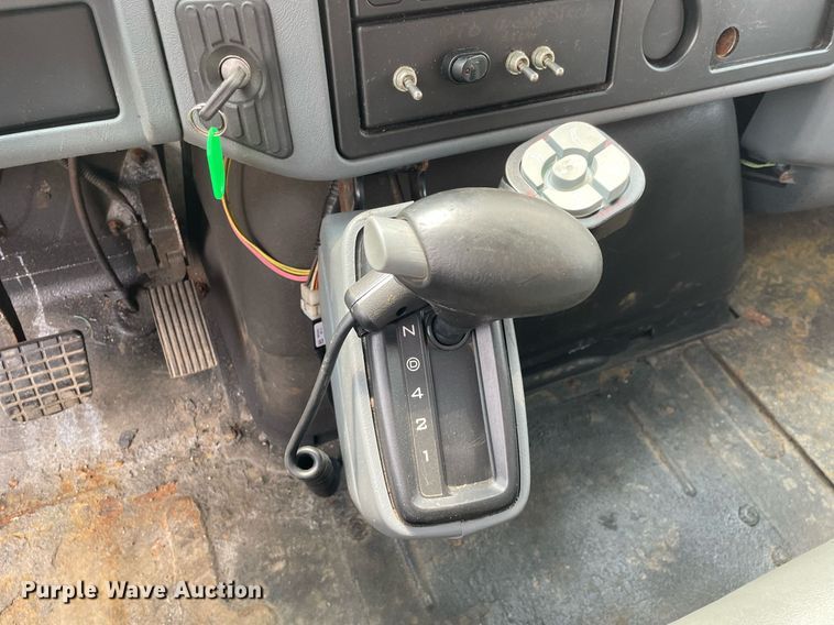 image for item DS8799 2006 International 4300  spreader truck