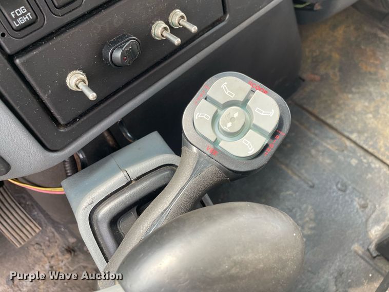 image for item DS8799 2006 International 4300  spreader truck