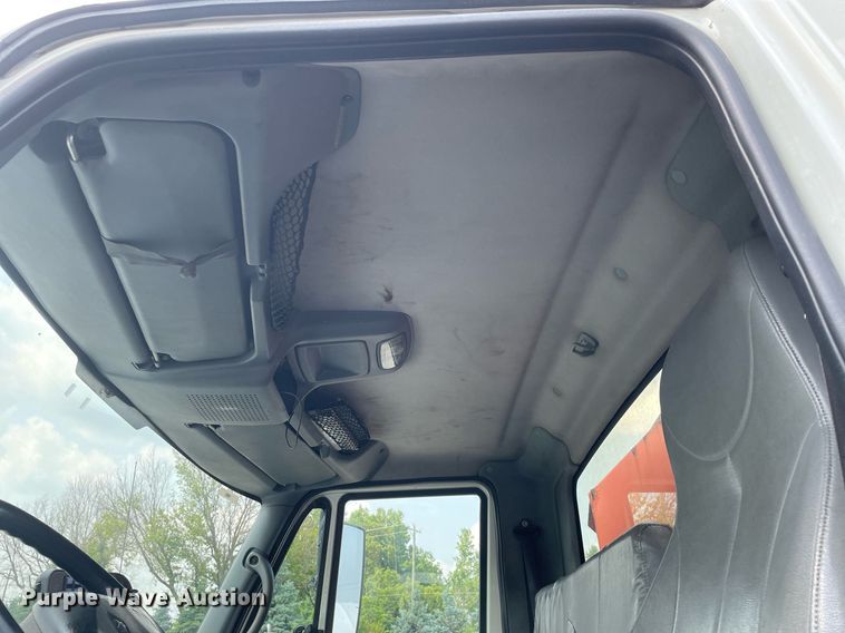 image for item DS8799 2006 International 4300  spreader truck