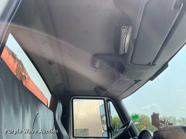 image for item DS8799 2006 International 4300  spreader truck